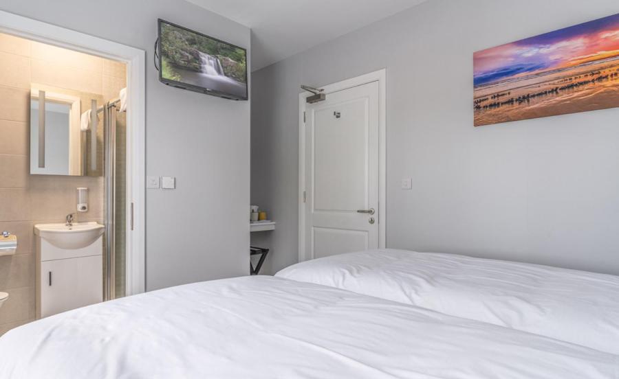 Burrows Lodge, 5 Tramore