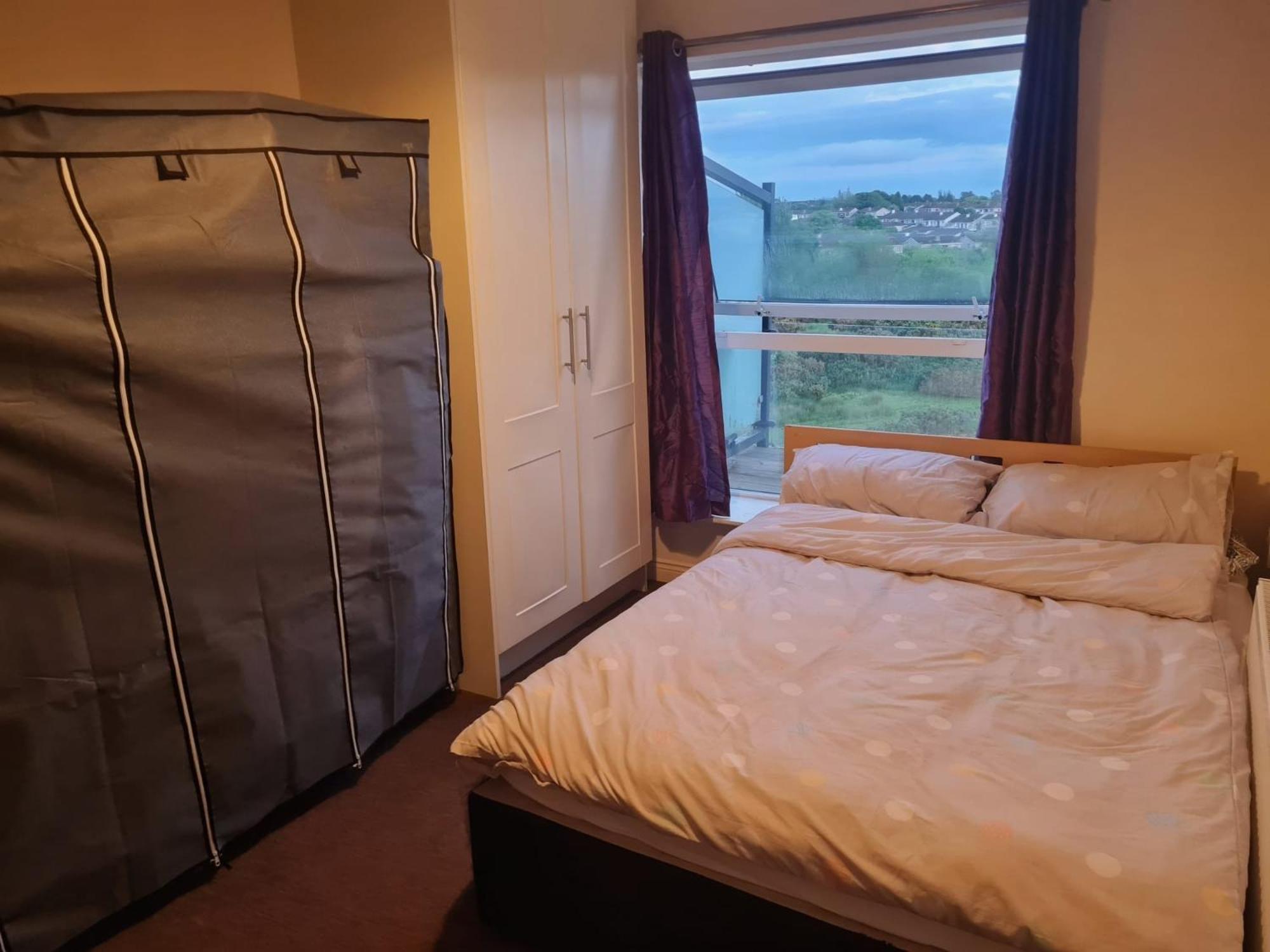 For Rent In City, Ireland Guest house *